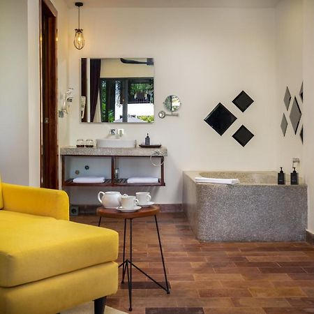 The Thirdfold Residence Siem Reap Eksteriør billede Bathroom at the hotel