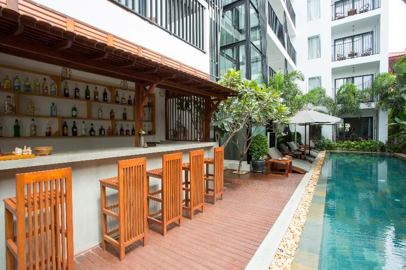 The Thirdfold Residence Siem Reap Eksteriør billede The swimming pool at the hotel