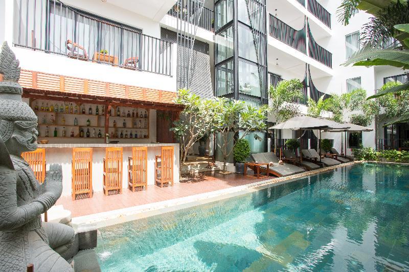 The Thirdfold Residence Siem Reap Eksteriør billede The hotel's pool