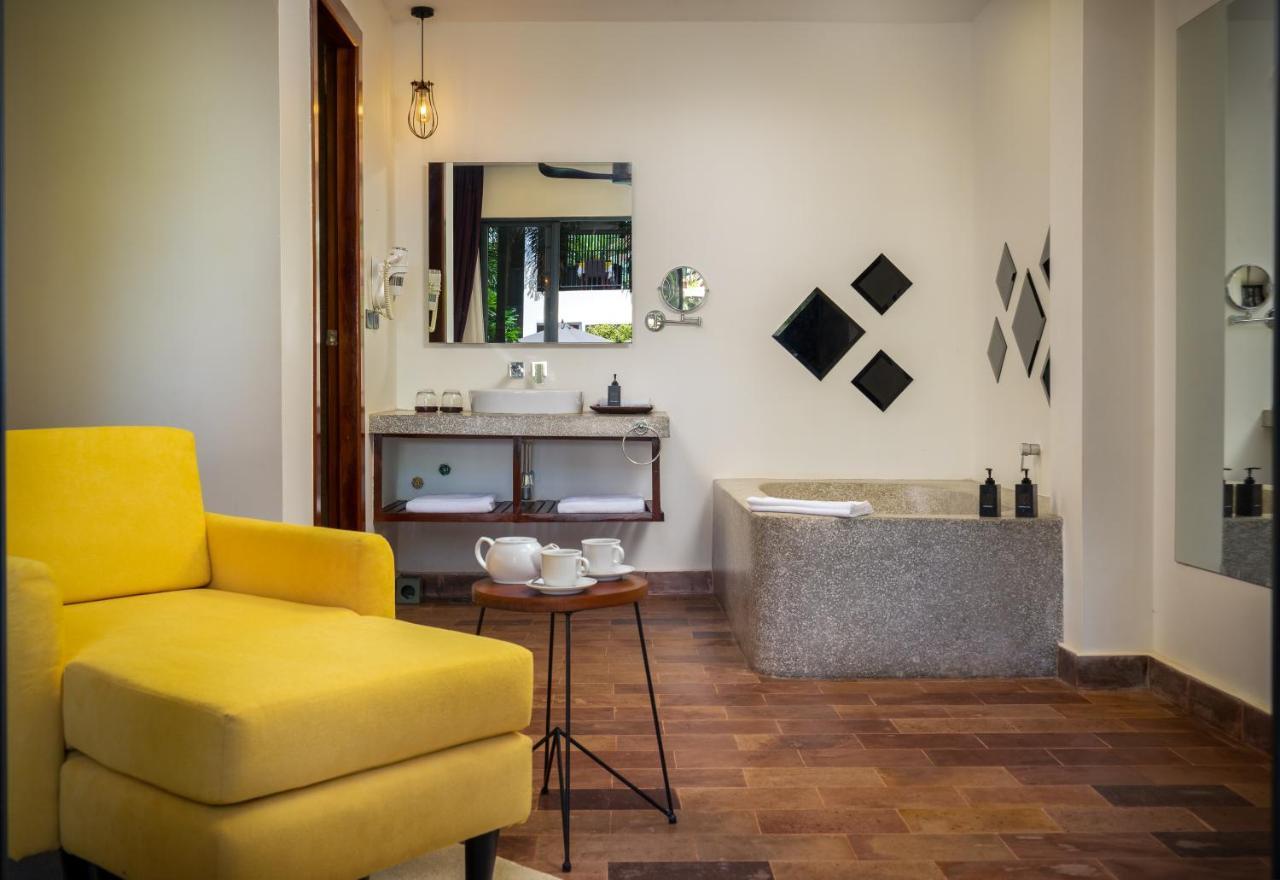 The Thirdfold Residence Siem Reap Eksteriør billede Bathroom at the hotel