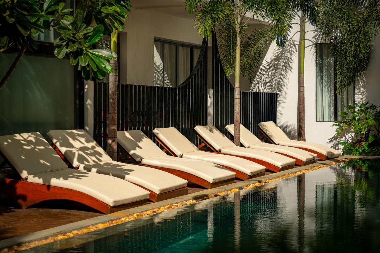 The Thirdfold Residence Siem Reap Eksteriør billede The pool at the hotel