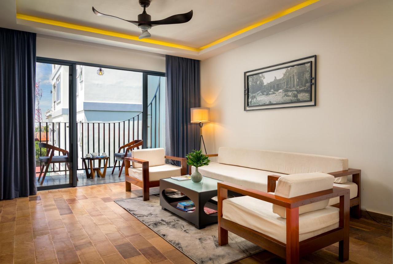 The Thirdfold Residence Siem Reap Eksteriør billede A living room in a hotel