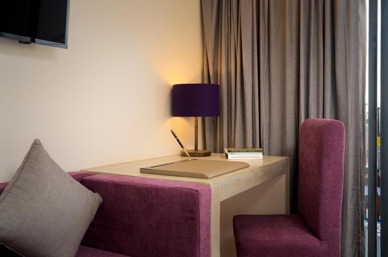 The Thirdfold Residence Siem Reap Eksteriør billede A table lamp